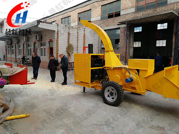 湖南樹枝粉碎機交貨試機現場